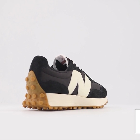 New Balance 327 Black Sneakers - Picture 8 of 15